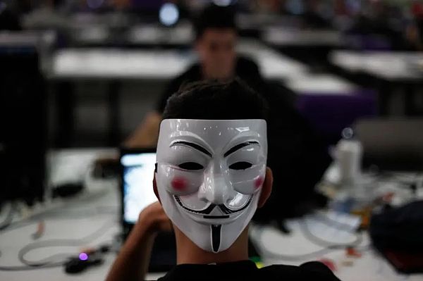 麻吉大哥豪掷上亿救市！买千只无聊猿送博物馆 这是真爱还是炒作？