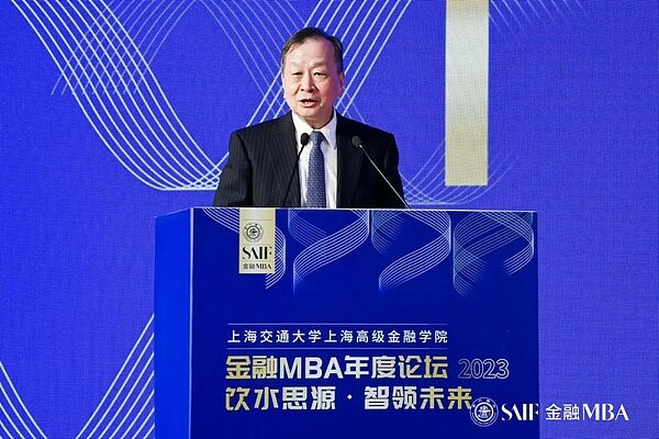 深夜行情精准狙击：洪伟交易实录